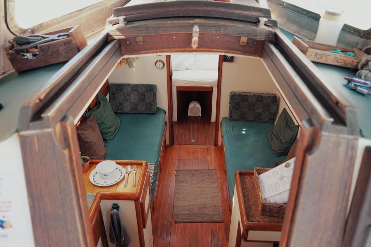 Cozy Lisbon Marina Sleepaboard - Sail Away Hotel Exterior photo